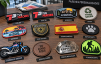 Parches personalizados con diferentes formas, colores y acabados
